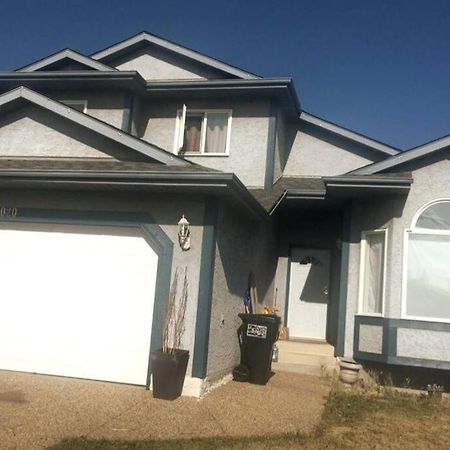 Renovated 4 Bedrooms 20 Sleeps Shopping Mall Edmonton Exterior foto