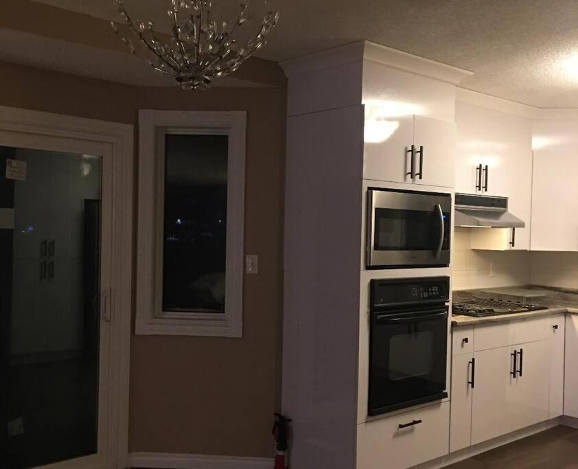 Renovated 4 Bedrooms 20 Sleeps Shopping Mall Edmonton Exterior foto